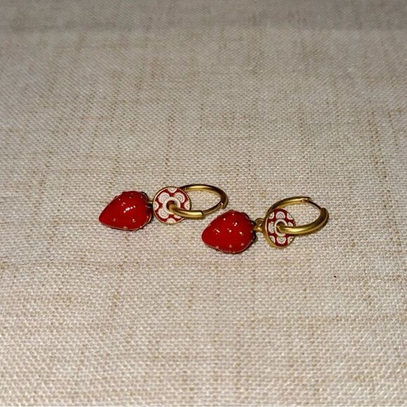 Strawberry hoop earrings M454 - Picture 2 of 4